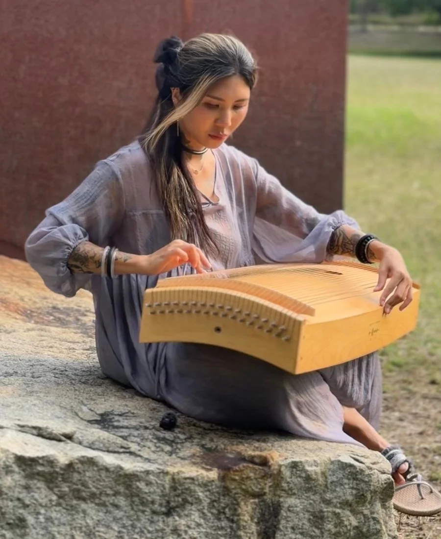 Marzie Chai playing the Fushin monochord